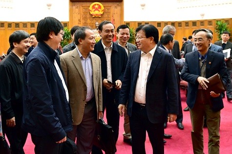Trinh Dinh Dung préside une réunion sur le développement automobile - ảnh 1